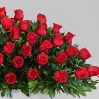 Centro de 75 rosas rojas