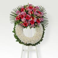 Corona de clavel blanco y cabezal variado
