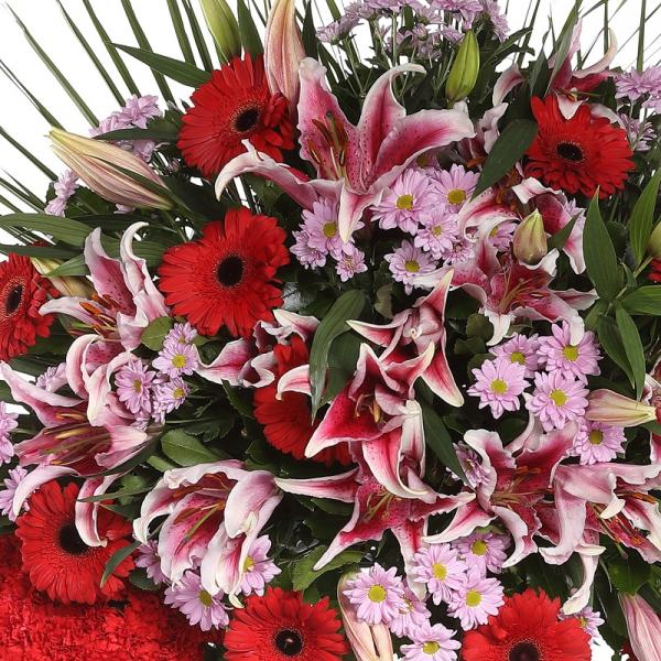 Corona de claveles con cabezal de flor variada